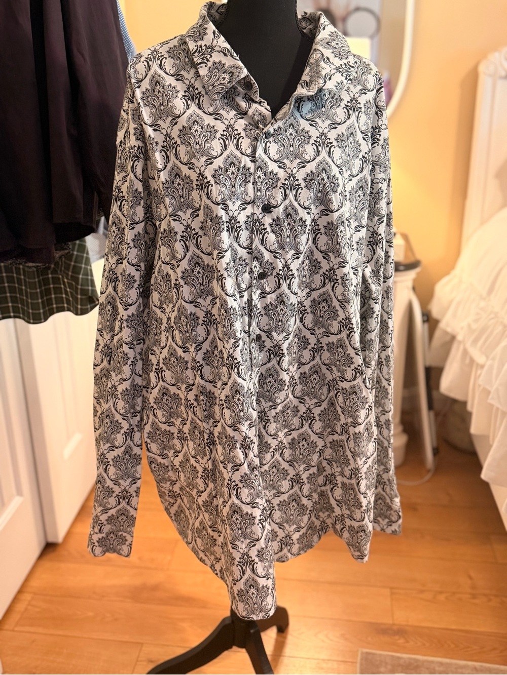 Men's Black & White Patterned Dress Shirt